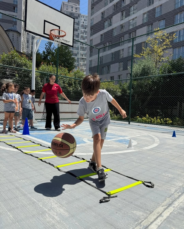 Beylikdüzü Bil Koleji Yaz Okulu’muz başladı! Minik öğrencilerimizle dolu dolu, keyifli ve öğretici bir yaz bizi bekliyor. Oyunlar, aktiviteler, keşifler ve unutulmaz anılar biriktirmek için hepimiz çok heyecanlıyız! Yeni maceralarımızdan kareleri sizlerle paylaşmaya devam edeceğiz. görseli 24