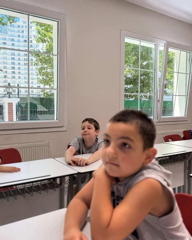 Beylikdüzü Bil Koleji Yaz Okulu’muz başladı! Minik öğrencilerimizle dolu dolu, keyifli ve öğretici bir yaz bizi bekliyor. Oyunlar, aktiviteler, keşifler ve unutulmaz anılar biriktirmek için hepimiz çok heyecanlıyız! Yeni maceralarımızdan kareleri sizlerle paylaşmaya devam edeceğiz. görseli 25