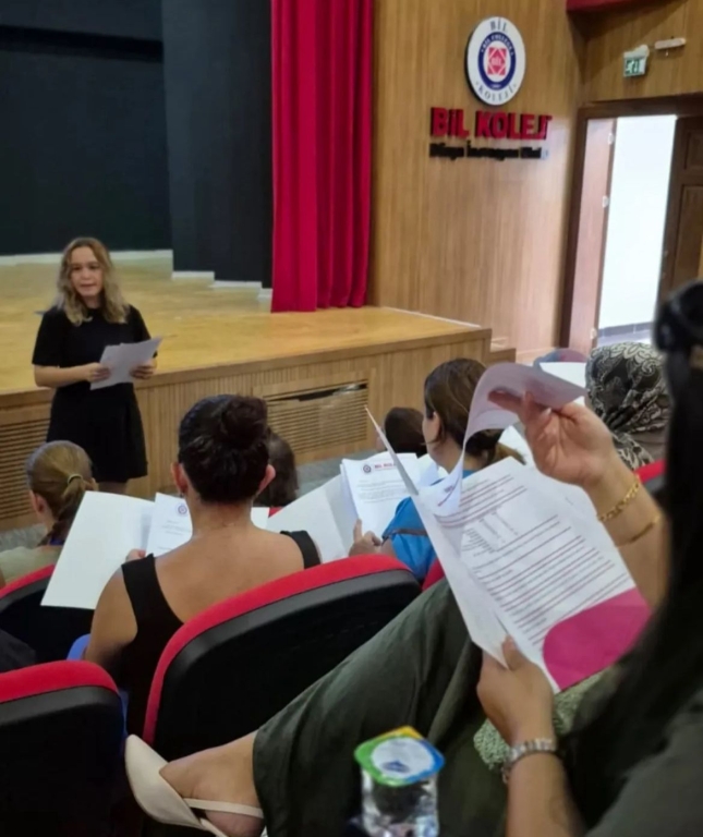 2025-2026 eğitim-öğretim yılına başlarken 9. sınıf velilerimizle bir araya geldik. Rehberlik sistemimizle öğrencilerimizin akademik, sosyal ve duygusal gelişim süreçlerine dair paylaşımda bulunarak, okul kuralları, yıl boyunca takip edilecek çalışmalar ve veli-okul iş birliğinin önemi üzerinde durduk. Tüm branş öğretmenlerimiz kendilerini tanıtarak ders içerikleri ve beklentilerini aktardı. Katılım sağlayan velilerimize çok teşekkür ederiz. Birlikte atacağımız her adımda öğrencilerimizin yolculuğunu güçlendirmek için yanınızdayız.