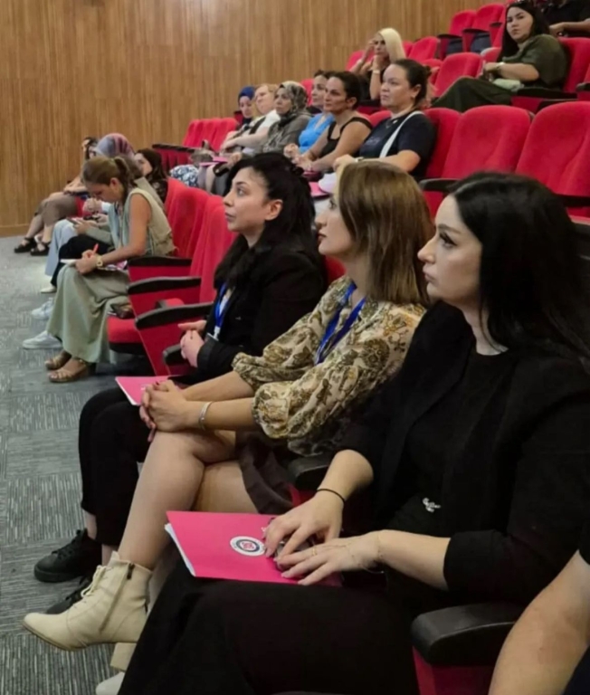 2025-2026 eğitim-öğretim yılına başlarken 9. sınıf velilerimizle bir araya geldik. Rehberlik sistemimizle öğrencilerimizin akademik, sosyal ve duygusal gelişim süreçlerine dair paylaşımda bulunarak, okul kuralları, yıl boyunca takip edilecek çalışmalar ve veli-okul iş birliğinin önemi üzerinde durduk. Tüm branş öğretmenlerimiz kendilerini tanıtarak ders içerikleri ve beklentilerini aktardı. Katılım sağlayan velilerimize çok teşekkür ederiz. Birlikte atacağımız her adımda öğrencilerimizin yolculuğunu güçlendirmek için yanınızdayız. görseli 2