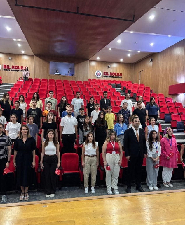 Atatürk’ün önderliğinde kazanılan 30 Ağustos Zaferi, milletimizin azminin ve bağımsızlık tutkusunun simgesidir. Bu toprakları bizlere vatan yapan başta Gazi Mustafa Kemal Atatürk olmak üzere tüm kahramanlarımızı saygı, rahmet ve minnetle anıyoruz. Cumhuriyetimizin temellerinin atıldığı bu büyük günü coşkuyla kutluyoruz.