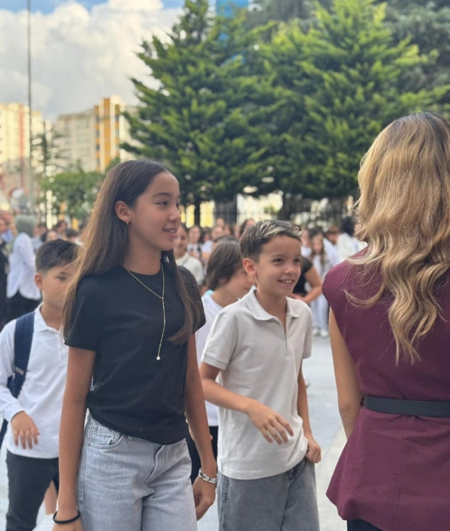 Yeni eğitim-öğretim yılına coşkuyla başladık! Okul açılış törenimizi gururla gerçekleştirdik. görseli 2