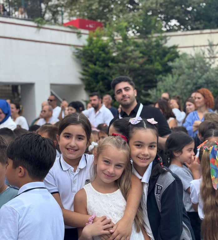 Beylikdüzü Bil Koleji Anaokulu ve İlkokulu olarak 2025-2026 Eğitim Öğretim Yılına hazırız! Yeni dönemde öğrencilerimizle birlikte öğrenmeye, keşfetmeye ve başarılarla dolu bir yıl geçirmeye heyecanla başlıyoruz. Tüm öğrencilerimize ve velilerimize sağlıklı, mutlu ve başarılı bir yıl diliyoruz. görseli 9