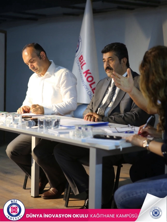 KAĞITHANE İLÇE MİLLİ EĞİTİM MÜDÜRÜMÜZ SN. MUSTAFA HOŞYİĞİT ÖNDERLİĞİNDE, ŞUBE MÜDÜRLERİMİZ VE OKUL MÜDÜRLERİMİZİN KATILIMIYLA YILIN İLK EĞİTİM PLANLAMA TOPLANTISI OKULUMUZDA GERÇEKLEŞTİRİLDİ. görseli 3