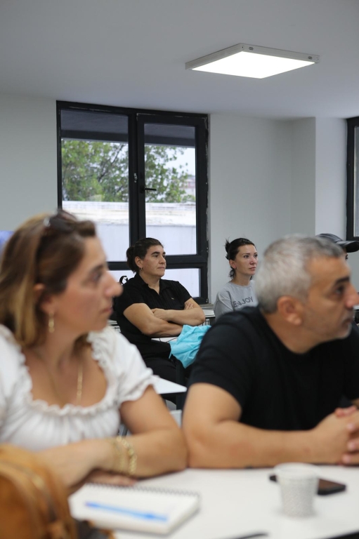 8. SINIF ÖĞRENCİLERİMİZİN VELİLERİ İLE YILIN İLK VELİ TOPLANTISINI GERÇEKLEŞTİRDİK. görseli 3