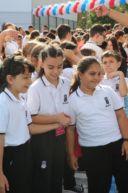 2025-2026 EĞİTİM ÖĞRETİM YILINA VELİLERİMİZ, ÖĞRENCİLERİMİZ VE YÖNETİCİLERİMİZLE BİRLİKTE GERÇEKLEŞTİRDİĞİMİZ COŞKULU AÇILIŞ TÖRENİ İLE BAŞLADIK.