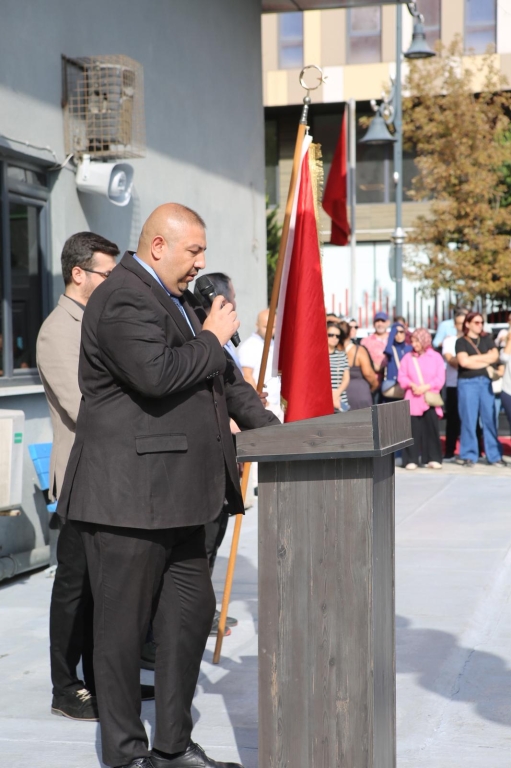 2025-2026 EĞİTİM ÖĞRETİM YILINA VELİLERİMİZ, ÖĞRENCİLERİMİZ VE YÖNETİCİLERİMİZLE BİRLİKTE GERÇEKLEŞTİRDİĞİMİZ COŞKULU AÇILIŞ TÖRENİ İLE BAŞLADIK. görseli 2
