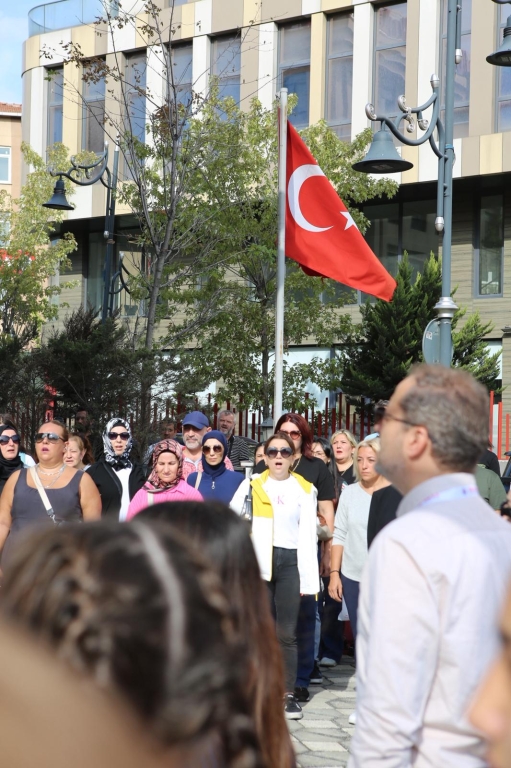 2025-2026 EĞİTİM ÖĞRETİM YILINA VELİLERİMİZ, ÖĞRENCİLERİMİZ VE YÖNETİCİLERİMİZLE BİRLİKTE GERÇEKLEŞTİRDİĞİMİZ COŞKULU AÇILIŞ TÖRENİ İLE BAŞLADIK. görseli 3
