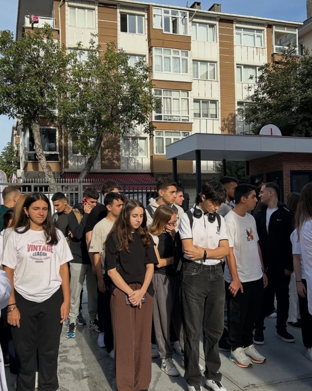 Yeni eğitim-öğretim yılına büyük bir heyecanla başladık! Anaokulundan ilkokula, ortaokuldan liseye kadar tüm kademelerimizde öğrencilerimizi okulumuzda görmekten mutluluk duyuyoruz. Yeni yılın; başarı, sağlık, mutluluk ve nice güzel anılar getirmesini diliyoruz. görseli 15