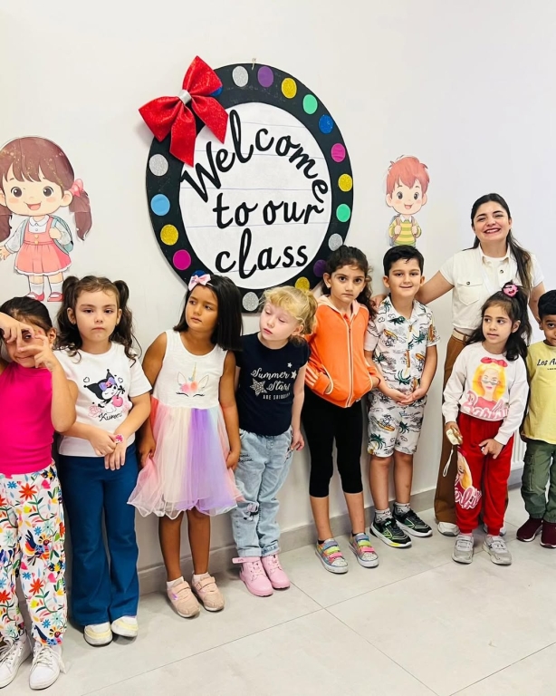Yeni eğitim-öğretim yılına büyük bir heyecanla başladık! Anaokulundan ilkokula, ortaokuldan liseye kadar tüm kademelerimizde öğrencilerimizi okulumuzda görmekten mutluluk duyuyoruz. Yeni yılın; başarı, sağlık, mutluluk ve nice güzel anılar getirmesini diliyoruz. görseli 18
