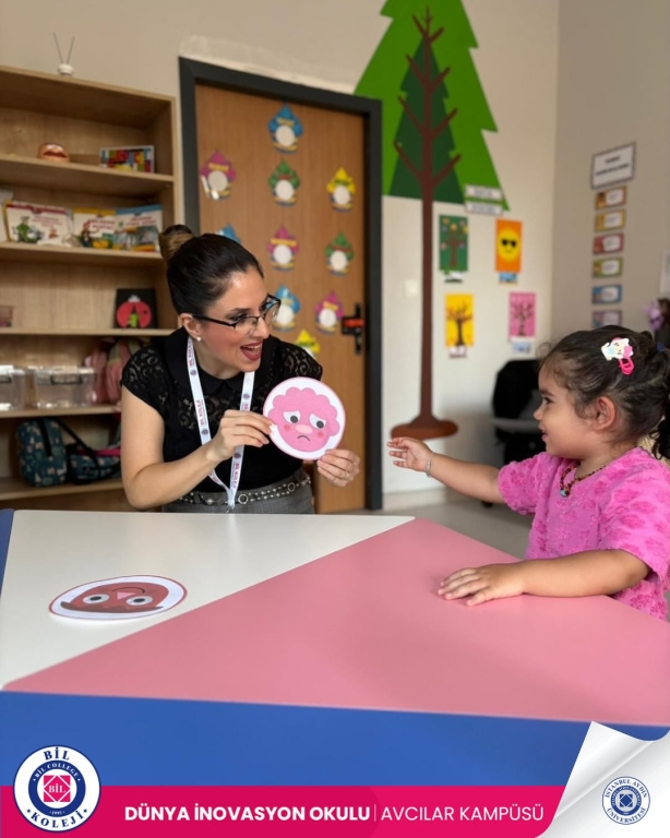 Yeni eğitim-öğretim yılına büyük bir heyecanla başladık! Anaokulundan ilkokula, ortaokuldan liseye kadar tüm kademelerimizde öğrencilerimizi okulumuzda görmekten mutluluk duyuyoruz. Yeni yılın; başarı, sağlık, mutluluk ve nice güzel anılar getirmesini diliyoruz. görseli 21