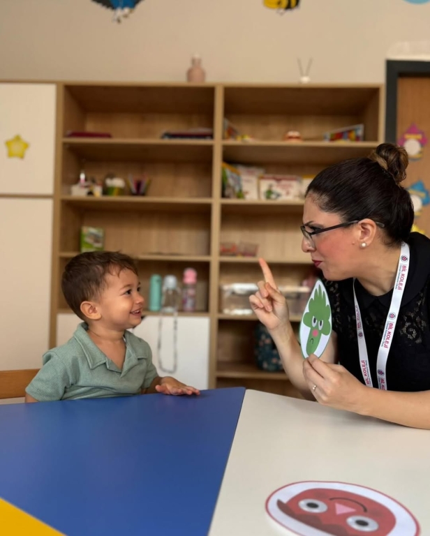 Yeni eğitim-öğretim yılına büyük bir heyecanla başladık! Anaokulundan ilkokula, ortaokuldan liseye kadar tüm kademelerimizde öğrencilerimizi okulumuzda görmekten mutluluk duyuyoruz. Yeni yılın; başarı, sağlık, mutluluk ve nice güzel anılar getirmesini diliyoruz. görseli 23