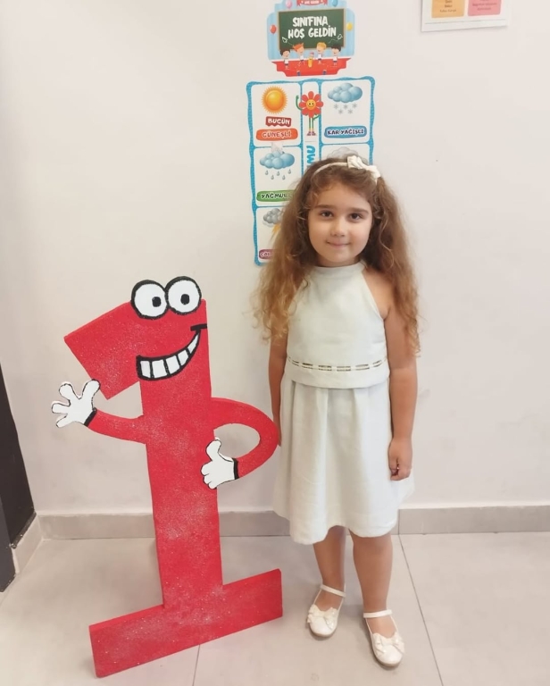 Yeni eğitim-öğretim yılına büyük bir heyecanla başladık! Anaokulundan ilkokula, ortaokuldan liseye kadar tüm kademelerimizde öğrencilerimizi okulumuzda görmekten mutluluk duyuyoruz. Yeni yılın; başarı, sağlık, mutluluk ve nice güzel anılar getirmesini diliyoruz. görseli 26