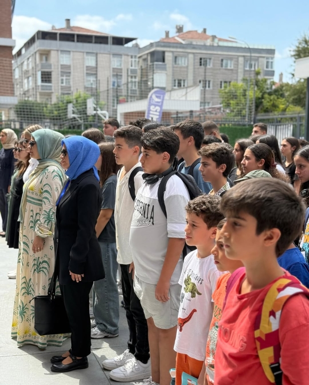 30 Ağustos Zafer Bayramı Avcılar Bil Koleji olarak, milletimizin bağımsızlık mücadelesinin en büyük simgelerinden biri olan 30 Ağustos Zafer Bayramı’nı büyük bir gururla kutladık. Büyük Önder Mustafa Kemal Atatürk ve silah arkadaşlarının bizlere armağan ettiği bu eşsiz zaferi anarken, öğrencilerimiz, öğretmenlerimiz ve velilerimizle birlikte birlik ve beraberliğin ne kadar kıymetli olduğunu bir kez daha hissettik. Atatürk’ün “Hayatta en hakiki mürşit ilimdir” sözü ışığında, genç nesillerimizi ilimle, irfanla ve vatan sevgisiyle yetiştirmeye devam edeceğiz. görseli 4