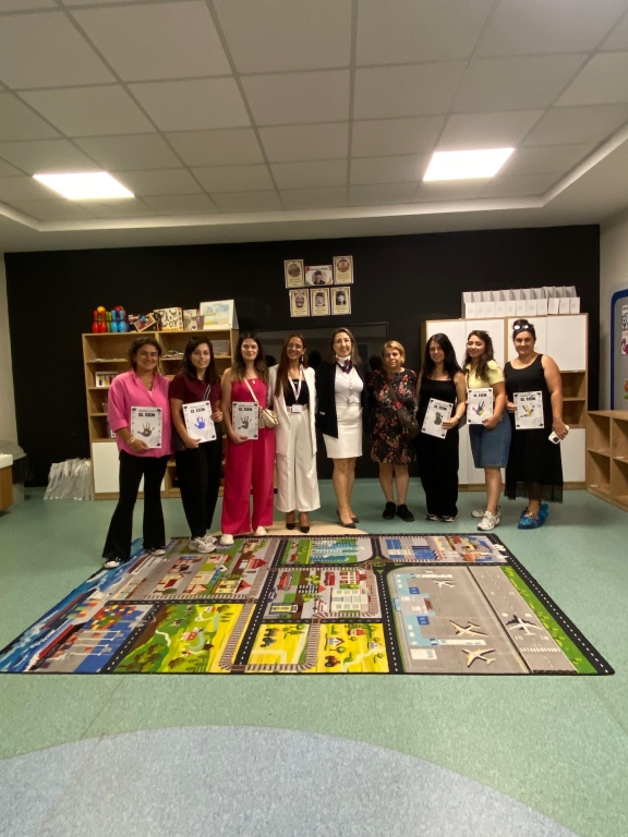 Beylikdüzü Bil Koleji Anaokulu & İlkokulu Veli Toplantısı Bugün, öğrencilerimizin eğitim yolculuğunda en değerli paydaşlarımız olan velilerimizle bir araya geldik. Akademik kadromuzun tanıtıldığı, eğitim-öğretim sürecimizin detaylarının aktarıldığı ve velilerimizin merak ettikleri sorulara cevap bulduğu verimli bir toplantı gerçekleştirdik. Her çocuğumuzun bireysel gelişimini en üst seviyeye taşımak için; öğretmenlerimiz, idarecilerimiz ve velilerimizin güçlü iş birliği ile yeni döneme hazırız. Katılım sağlayan tüm velilerimize teşekkür eder, öğrencilerimize başarı ve mutluluklarla dolu bir eğitim yılı dileriz. görseli 14