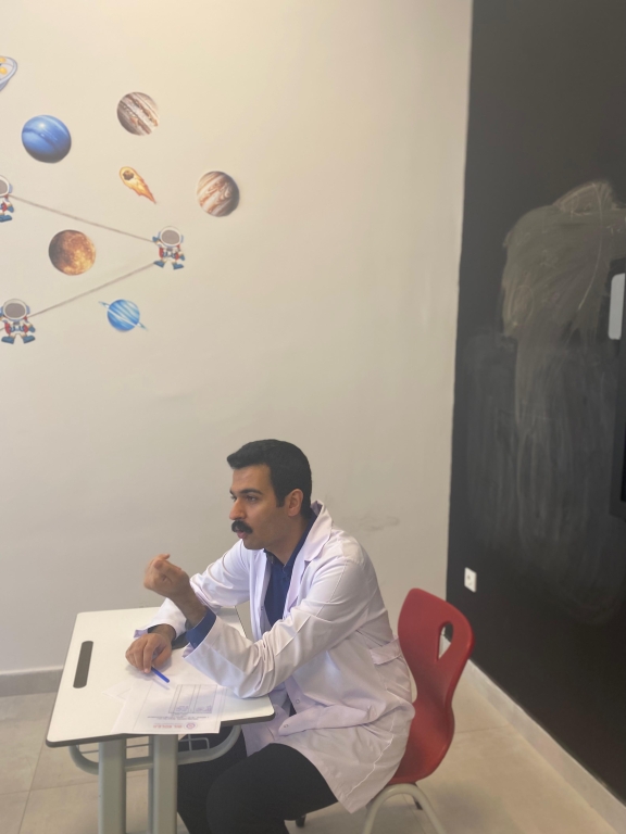 Avcılar Bil Koleji İlkokulu Veli Toplantısı Bugün, değerli velilerimiz ile bir araya gelerek yeni eğitim-öğretim yılımızın yol haritasını paylaştık. Öğretmenlerimizin titizlikle hazırladığı sunumlar ve karşılıklı fikir alışverişleriyle dolu bu toplantı; öğrencilerimizin akademik, sosyal ve kişisel gelişimlerini en iyi şekilde desteklemek için büyük bir adım oldu. Velilerimizin katılımı ve desteği bizler için çok kıymetli. Birlikte daha güçlü, daha başarılı bir eğitim süreci inşa edeceğimize inanıyoruz. Katılım sağlayan tüm velilerimize teşekkür eder, öğrencilerimiz için verimli ve başarılı bir yıl dileriz. #BilKoleji #AvcılarBilKoleji #VeliToplantısı #BirlikteBaşaracağız #EğitimdeFark görseli 9