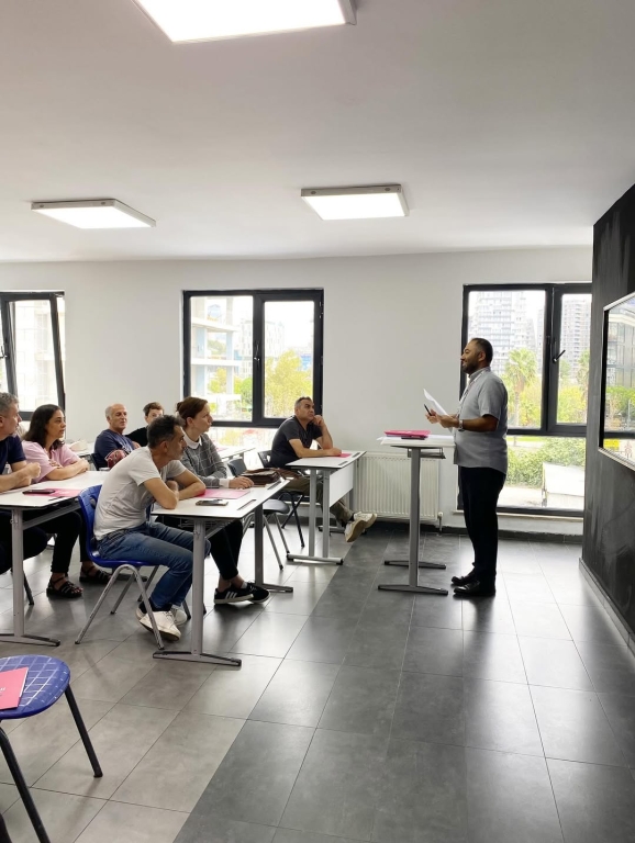 12.sınıf velilerimizle tanışma toplantımızı gerçekleştirdik. Güçlü iletişim ve iş birliğiyle öğrencilerimizin başarısı için birlikte yol alacağız görseli 16