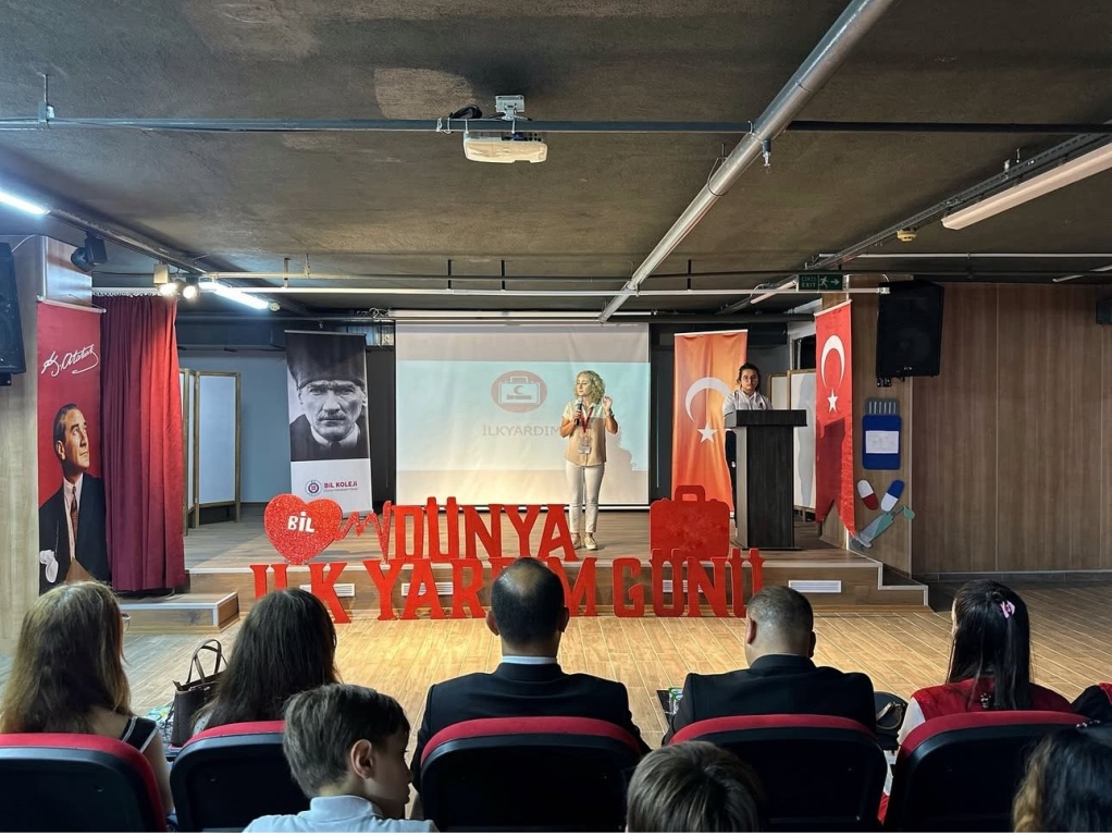 KAĞITHANE İLÇE ŞUBE MÜDÜRÜMÜZ MURAT YILMAZ VE TÜRK KIZILAY YETKİLİLERİ KATILIMIYLA DÜNYA İLK YARDIM GÜNÜ KAĞITHANE BİL KOLEJİNDE GERÇEKLEŞTİRİLDİ. görseli 2