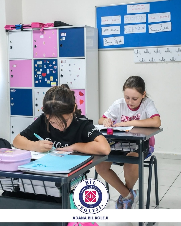 Bil Koleji olarak, öğrencilerimizin başarıya giden yolda en büyük güç kaynağı olduğuna inanıyoruz. Çalışkan ve azimli öğrencilerimizle birlikte, öğrenmeyi keyifli ve verimli hale getiriyoruz.