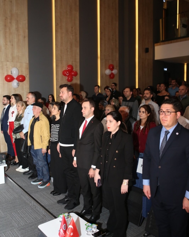“Minik eller, büyük hayaller… Bugün sahnede sadece dans etmedik; Cumhuriyet coşkusunu bütün kalbimizle yaşadık! Gülüşleriyle herkese umut olan anaokulu kahramanlarımızla 29 Ekim Cumhuriyet Bayramımızı rengârenk kutladık! Ne mutlu bize ki böyle güzel bir geleceğimiz var görseli 21