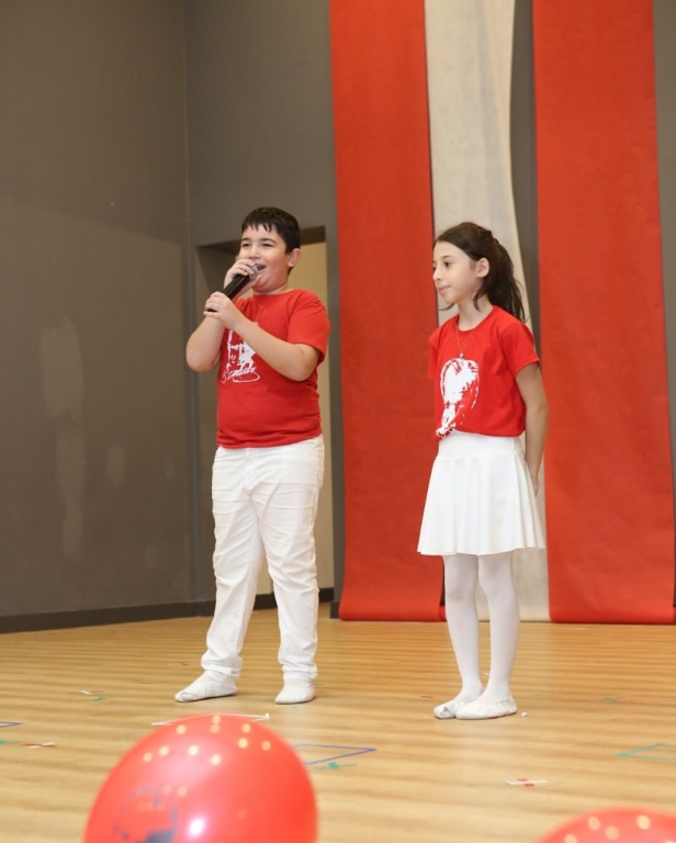 “Minik eller, büyük hayaller… Bugün sahnede sadece dans etmedik; Cumhuriyet coşkusunu bütün kalbimizle yaşadık! Gülüşleriyle herkese umut olan anaokulu kahramanlarımızla 29 Ekim Cumhuriyet Bayramımızı rengârenk kutladık! Ne mutlu bize ki böyle güzel bir geleceğimiz var görseli 22