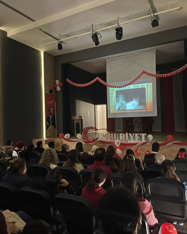 “Minik eller, büyük hayaller… Bugün sahnede sadece dans etmedik; Cumhuriyet coşkusunu bütün kalbimizle yaşadık! Gülüşleriyle herkese umut olan anaokulu kahramanlarımızla 29 Ekim Cumhuriyet Bayramımızı rengârenk kutladık! Ne mutlu bize ki böyle güzel bir geleceğimiz var görseli 58