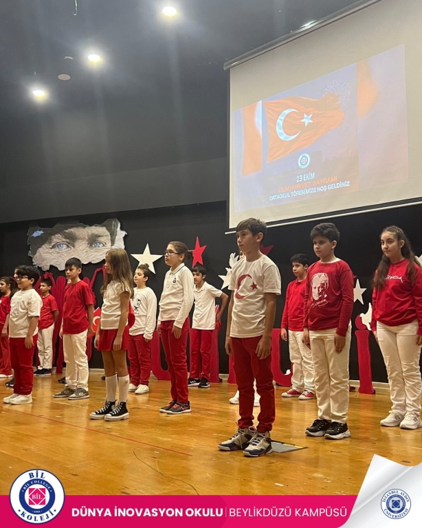 Bir milletin kaderini değiştiren o büyük adımın 102. yılındayız… Bugün, ortaokul öğrencilerimiz Cumhuriyet coşkusunu yüreklerinde hissediyor. Onların gözlerindeki ışık, Cumhuriyetimizin en güzel teminatı. Yaşasın Cumhuriyet, yaşasın Atatürk’ün izinde büyüyen nesiller! #29Ekim #CumhuriyetBayramı #YaşasınCumhuriyet #Atatürk #Ortaokul #CumhuriyetCoşkusu