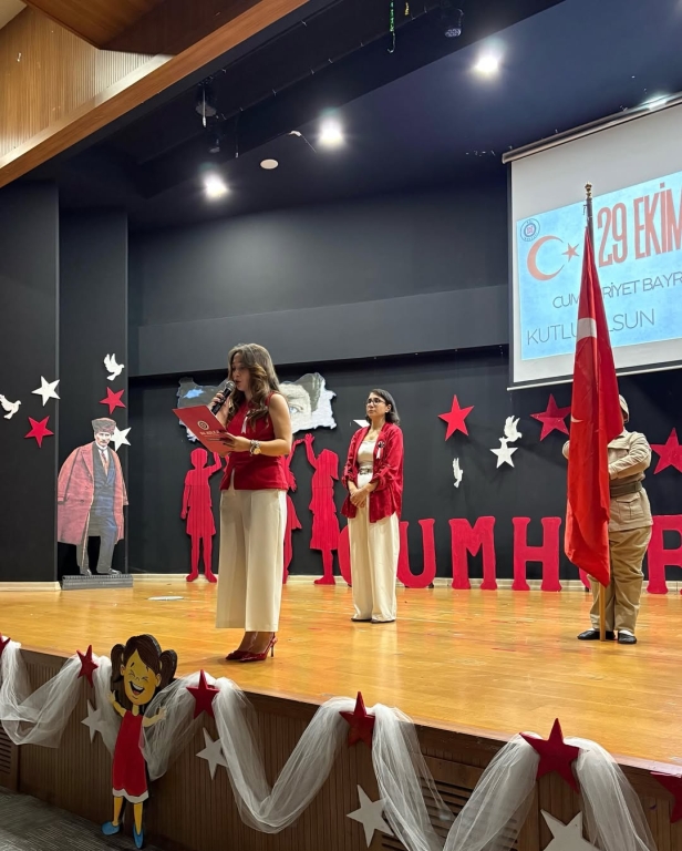 Cumhuriyet’in Işığı Çocuklarımızla Parlıyor! Bugün, 29 Ekim Cumhuriyet Bayramı’nı minik yüreklerin coşkusuyla kutluyoruz. Atatürk’ün bizlere emanet ettiği bu değerli mirası, çocuklarımızın gözlerindeki umut ve yüzlerindeki gülümsemeyle yeniden hissediyoruz. Her adımlarında, her sözlerinde Cumhuriyet sevgisiyle büyüyen geleceğimizin teminatı çocuklarımız var. Onların enerjisiyle bir kez daha diyoruz ki: Cumhuriyet biziz, biz geleceğiz! görseli 53