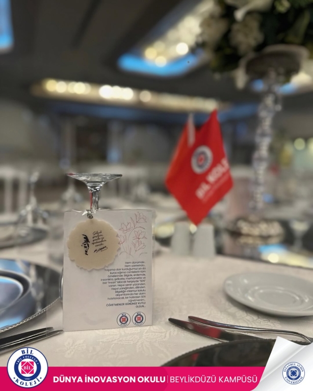 BİL Kolejleri ailesi olarak Öğretmenler Günü yemeğinde bir araya geldik. Eğitime gönül veren, geleceği şekillendiren tüm öğretmenlerimizin emeklerini, özverisini ve yüreğini kutlamak için aynı sofrada buluşmak bizim için büyük bir mutluluk oldu. Birlikte nice ilham dolu yıllara… Tüm öğretmenlerimizin Öğretmenler Günü kutlu olsun! #ÖğretmenlerGünü #BİLAilesi #Eğitim #ÖğretmenlerGünüYemeği #BirlikteGüçlüyüz görseli 15
