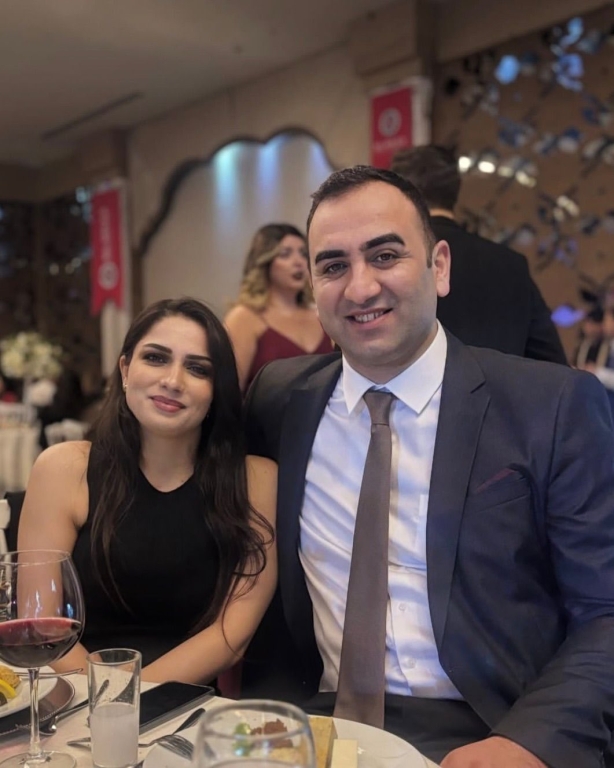 BİL Kolejleri ailesi olarak Öğretmenler Günü yemeğinde bir araya geldik. Eğitime gönül veren, geleceği şekillendiren tüm öğretmenlerimizin emeklerini, özverisini ve yüreğini kutlamak için aynı sofrada buluşmak bizim için büyük bir mutluluk oldu. Birlikte nice ilham dolu yıllara… Tüm öğretmenlerimizin Öğretmenler Günü kutlu olsun! #ÖğretmenlerGünü #BİLAilesi #Eğitim #ÖğretmenlerGünüYemeği #BirlikteGüçlüyüz görseli 22