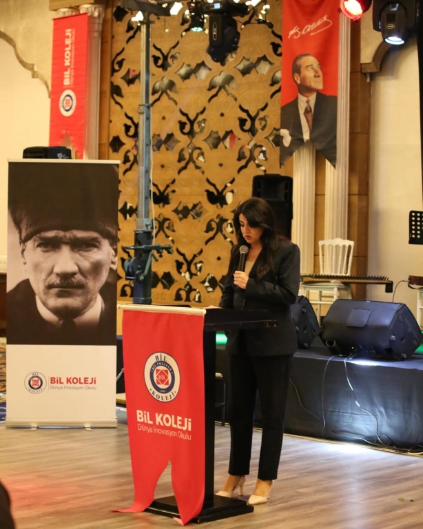 BİL Kolejleri ailesi olarak Öğretmenler Günü yemeğinde bir araya geldik. Eğitime gönül veren, geleceği şekillendiren tüm öğretmenlerimizin emeklerini, özverisini ve yüreğini kutlamak için aynı sofrada buluşmak bizim için büyük bir mutluluk oldu. Birlikte nice ilham dolu yıllara… Tüm öğretmenlerimizin Öğretmenler Günü kutlu olsun! #ÖğretmenlerGünü #BİLAilesi #Eğitim #ÖğretmenlerGünüYemeği #BirlikteGüçlüyüz görseli 27