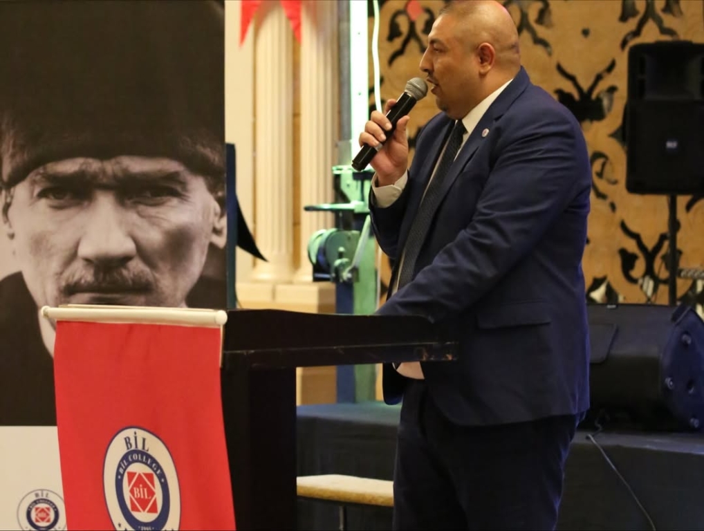 24 Kasım Öğretmenler Günü’nü, kıymetli öğretmenlerimizle bir arada keyifli bir yemek organizasyonunda kutladık. Geleceği şekillendiren, umut aşılayan, her öğrencinin kalbine dokunan tüm öğretmenlerimizin bu özel gününü en içten dileklerimizle kutluyoruz. Bir toplumun gelişimi öğretmenlerin yüreğiyle başlar… Emekleri, sabırları ve fedakarlıkları için tüm öğretmenlerimize teşekkür ediyoruz. görseli 14