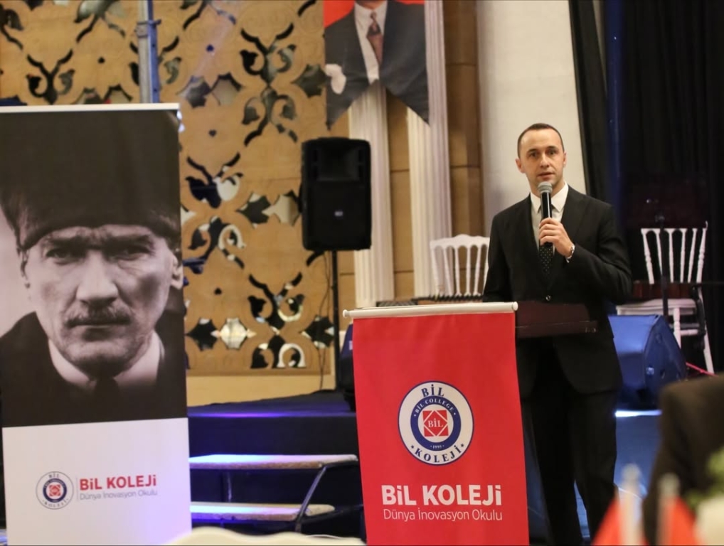 24 Kasım Öğretmenler Günü’nü, kıymetli öğretmenlerimizle bir arada keyifli bir yemek organizasyonunda kutladık. Geleceği şekillendiren, umut aşılayan, her öğrencinin kalbine dokunan tüm öğretmenlerimizin bu özel gününü en içten dileklerimizle kutluyoruz. Bir toplumun gelişimi öğretmenlerin yüreğiyle başlar… Emekleri, sabırları ve fedakarlıkları için tüm öğretmenlerimize teşekkür ediyoruz. görseli 15