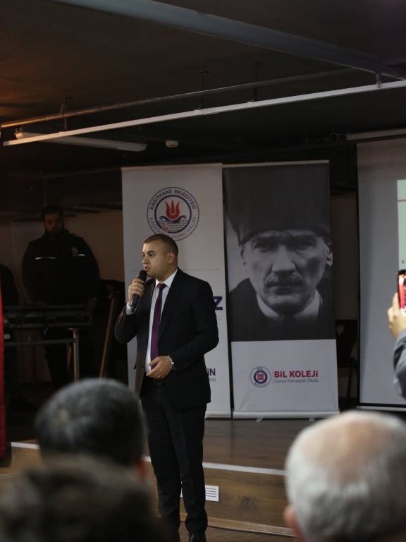 Afet Farkındalık ve İlk Yardım Eğitimi Kağıthane Belediye Başkanımız Mevlüt ÖZTEKİN, İlçe Millî Eğitim Müdürümüz Mustafa HOŞYİĞİT ve Kızılay iş birliğiyle, Kağıthane Bil Koleji öğrencilerimize yönelik Afet Farkındalık ve İlk Yardım Eğitimi gerçekleştirildi. Öğrencilerimiz; afet anında doğru davranış şekilleri, ilk yardımın temel prensipleri ve acil durumlarda uygulanması gereken müdahaleler hakkında kapsamlı bilgilendirme aldı. Bu eğitim, gençlerimizin afet bilinci kazanmasına, sorumluluk duygularının gelişmesine ve olası acil durumlara karşı daha hazırlıklı bireyler olarak yetişmelerine önemli katkılar sağlamıştır. Bu değerli çalışmada emeği geçen tüm kurumlara, eğitmenlerimize ve gönüllülerimize teşekkür ederiz. @kagithanebeltr @tcmeb @istanbulilmem @mevlutoztekin34 @kagithane_mem @mustafahosyigit görseli 13