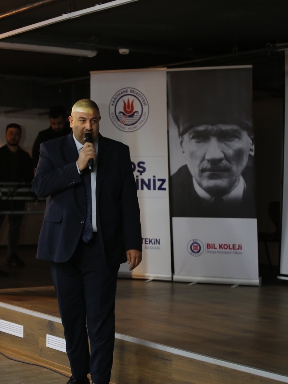 Afet Farkındalık ve İlk Yardım Eğitimi Kağıthane Belediye Başkanımız Mevlüt ÖZTEKİN, İlçe Millî Eğitim Müdürümüz Mustafa HOŞYİĞİT ve Kızılay iş birliğiyle, Kağıthane Bil Koleji öğrencilerimize yönelik Afet Farkındalık ve İlk Yardım Eğitimi gerçekleştirildi. Öğrencilerimiz; afet anında doğru davranış şekilleri, ilk yardımın temel prensipleri ve acil durumlarda uygulanması gereken müdahaleler hakkında kapsamlı bilgilendirme aldı. Bu eğitim, gençlerimizin afet bilinci kazanmasına, sorumluluk duygularının gelişmesine ve olası acil durumlara karşı daha hazırlıklı bireyler olarak yetişmelerine önemli katkılar sağlamıştır. Bu değerli çalışmada emeği geçen tüm kurumlara, eğitmenlerimize ve gönüllülerimize teşekkür ederiz. @kagithanebeltr @tcmeb @istanbulilmem @mevlutoztekin34 @kagithane_mem @mustafahosyigit görseli 14