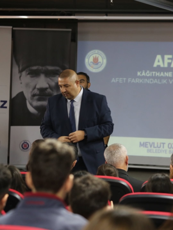 Afet Farkındalık ve İlk Yardım Eğitimi Kağıthane Belediye Başkanımız Mevlüt ÖZTEKİN, İlçe Millî Eğitim Müdürümüz Mustafa HOŞYİĞİT ve Kızılay iş birliğiyle, Kağıthane Bil Koleji öğrencilerimize yönelik Afet Farkındalık ve İlk Yardım Eğitimi gerçekleştirildi. Öğrencilerimiz; afet anında doğru davranış şekilleri, ilk yardımın temel prensipleri ve acil durumlarda uygulanması gereken müdahaleler hakkında kapsamlı bilgilendirme aldı. Bu eğitim, gençlerimizin afet bilinci kazanmasına, sorumluluk duygularının gelişmesine ve olası acil durumlara karşı daha hazırlıklı bireyler olarak yetişmelerine önemli katkılar sağlamıştır. Bu değerli çalışmada emeği geçen tüm kurumlara, eğitmenlerimize ve gönüllülerimize teşekkür ederiz. @kagithanebeltr @tcmeb @istanbulilmem @mevlutoztekin34 @kagithane_mem @mustafahosyigit görseli 15