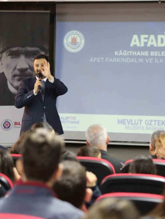 Afet Farkındalık ve İlk Yardım Eğitimi Kağıthane Belediye Başkanımız Mevlüt ÖZTEKİN, İlçe Millî Eğitim Müdürümüz Mustafa HOŞYİĞİT ve Kızılay iş birliğiyle, Kağıthane Bil Koleji öğrencilerimize yönelik Afet Farkındalık ve İlk Yardım Eğitimi gerçekleştirildi. Öğrencilerimiz; afet anında doğru davranış şekilleri, ilk yardımın temel prensipleri ve acil durumlarda uygulanması gereken müdahaleler hakkında kapsamlı bilgilendirme aldı. Bu eğitim, gençlerimizin afet bilinci kazanmasına, sorumluluk duygularının gelişmesine ve olası acil durumlara karşı daha hazırlıklı bireyler olarak yetişmelerine önemli katkılar sağlamıştır. Bu değerli çalışmada emeği geçen tüm kurumlara, eğitmenlerimize ve gönüllülerimize teşekkür ederiz. @kagithanebeltr @tcmeb @istanbulilmem @mevlutoztekin34 @kagithane_mem @mustafahosyigit görseli 16