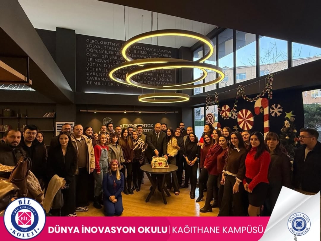 Birlikte öğrenen, birlikte büyüyen kocaman bir aile… Aynı hedefe yürüyen, sevgisiyle gücünü paylaşan öğretmenlerimizle bir aradayız. İyi ki bu yolculukta birlikteyiz #BirlikteGüçlüyüz #EğitimAilesi #Öğretmenlerimizle #KağıthaneBilKoleji #BirlikteBüyüyoruz EkipRuhu