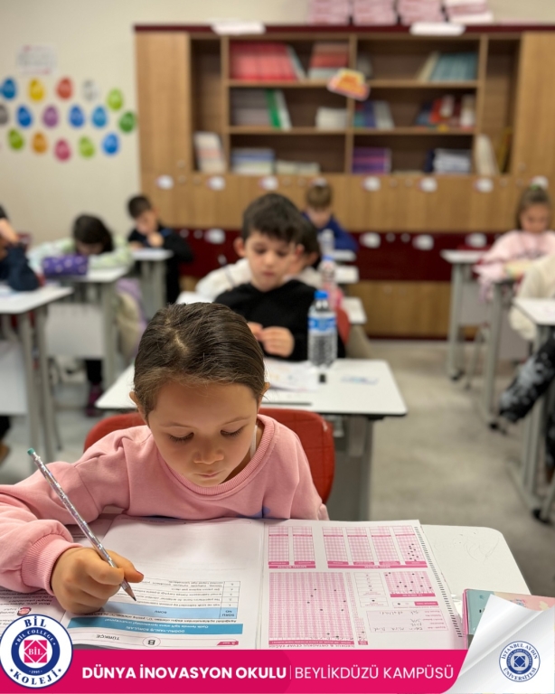 Bursluluk sınavımızın ilk gününü başarıyla tamamladık! Bugün okulumuza gelen öğrencilerimiz, bilgi birikimlerini ortaya koyarken aynı zamanda sınav heyecanını ve başarma isteğini birlikte yaşadı. Sınav süreci boyunca öğrencilerimizin motivasyonunu destekleyen öğretmenlerimize ve organizasyonda emeği geçen tüm ekip arkadaşlarımıza teşekkür ederiz. Bu günde çocuklarının yanında olan, sürece güvenle eşlik eden değerli velilerimize de ayrıca teşekkür ediyoruz. #BurslulukSınavı #BilKoleji #EğitimdeGelecek #BaşarıyaAdım #SınavHeyecanı #Eğitim #ÖğrenciOdaklı #GeleceğiBirlikteİnşaEdiyoruz #OkulHayatı #BilKolejiBeylikdüzü görseli 15