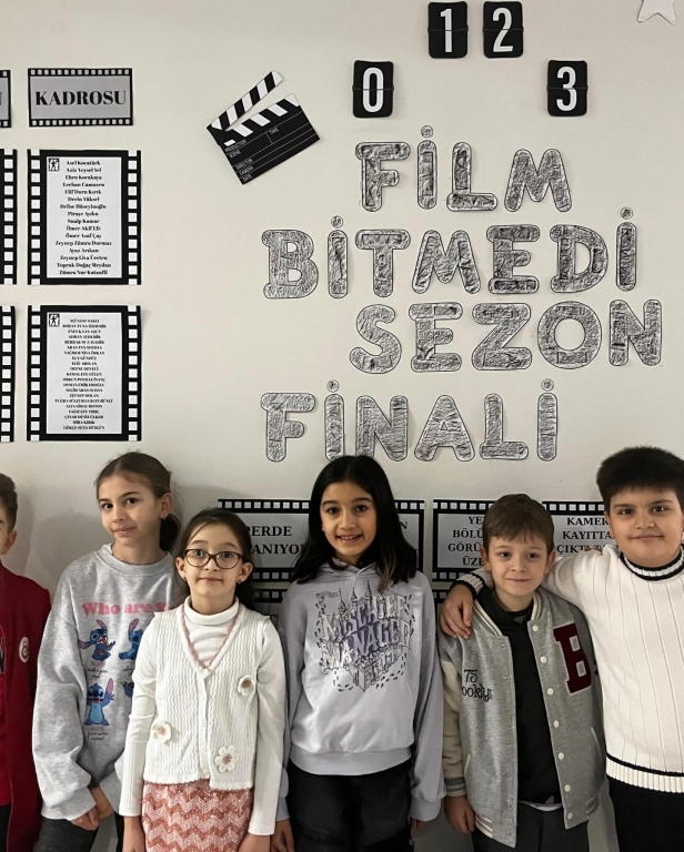 Bugün sadece bir karne değil; uykusuz geceler, verilen emekler, sabır, kahkahalar ve anılar dağıtıldı Bir dönemi daha geride bıraktık, bazen zorlandık bazen güldük ama vazgeçmedik Şimdi gurur zamanı, şimdi başardık deme zamanı! Herkese emeklerinin karşılığını aldığı bir karne günü olsun #KarneGünü #BirDönemBitti #EmekKazandı #OkulAnıları #Heyecan #Gurur #Gençlik görseli 20