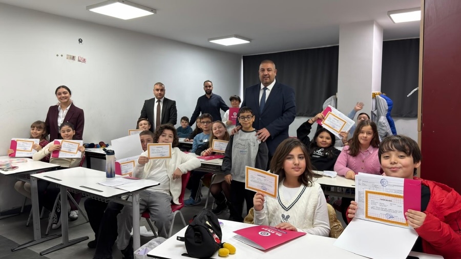 Bilginin, emeğin ve özverinin ortak adı… Öğrencilerimizin hayatına dokunan, geleceği şekillendiren güçlü öğretmen kadromuz ile aynı vizyonu paylaşmanın gururunu yaşıyoruz. Birlikte düşünen, birlikte üreten ve birlikte büyüyen bu ekip; eğitimde fark yaratan anlayışımızın en değerli parçasıdır İyi ki varsınız, iyi ki bu yolculuktayız #GüçlüKadro #EğitimdeKalite #Öğretmenlerimiz #BilKoleji #birliktebuyuyoruz görseli 5