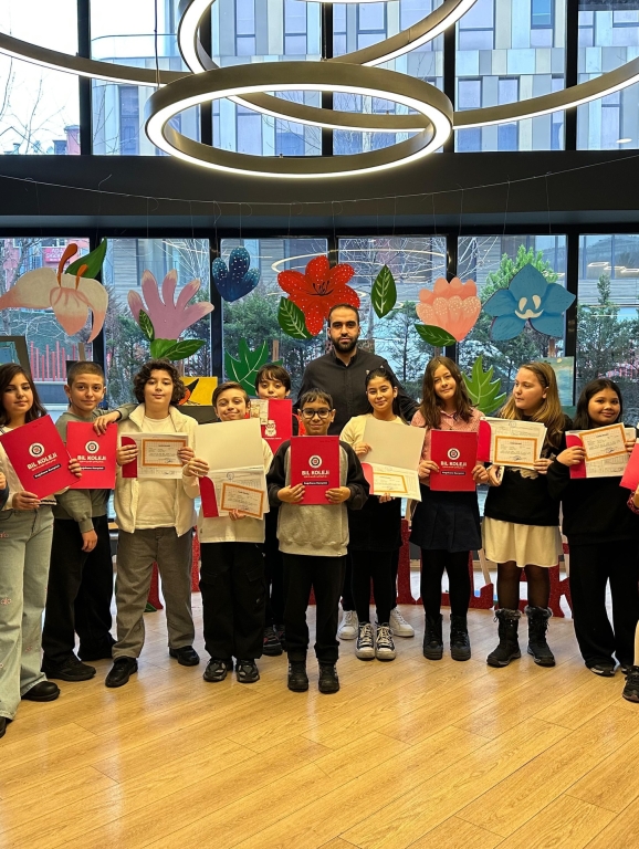 Bilginin, emeğin ve özverinin ortak adı… Öğrencilerimizin hayatına dokunan, geleceği şekillendiren güçlü öğretmen kadromuz ile aynı vizyonu paylaşmanın gururunu yaşıyoruz. Birlikte düşünen, birlikte üreten ve birlikte büyüyen bu ekip; eğitimde fark yaratan anlayışımızın en değerli parçasıdır İyi ki varsınız, iyi ki bu yolculuktayız #GüçlüKadro #EğitimdeKalite #Öğretmenlerimiz #BilKoleji #birliktebuyuyoruz görseli 22