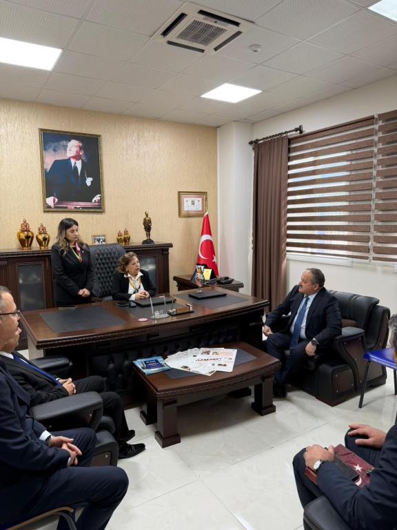 Seyhan Kaymakamı Sayın Ekrem İnci, okulumuzda düzenlenen Çanakkale Savaş Objeleri ve Fotoğraf Sergisini ziyaret etti. görseli 9