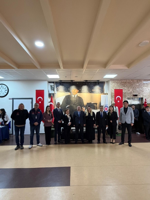 Seyhan Kaymakamı Sayın Ekrem İnci, okulumuzda düzenlenen Çanakkale Savaş Objeleri ve Fotoğraf Sergisini ziyaret etti. görseli 11