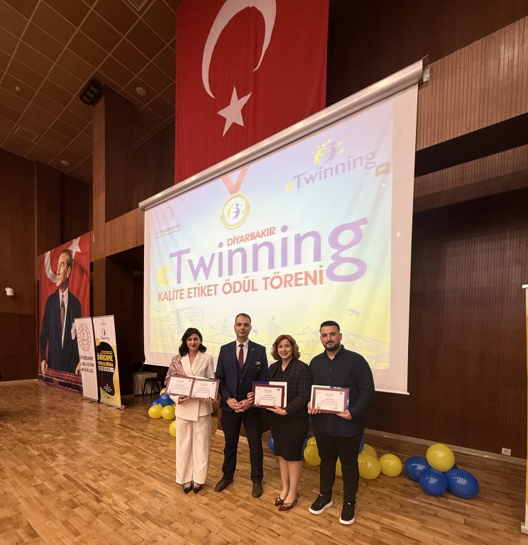 ETWİNNİNG KALİTE ETİKETİ ALMAYA HAK KAZANMANIN GURURUNU YAŞIYORUZ.